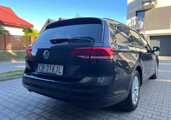 Volkswagen Passat cena 66990 przebieg: 123000, rok produkcji 2018 z Skawina małe 211